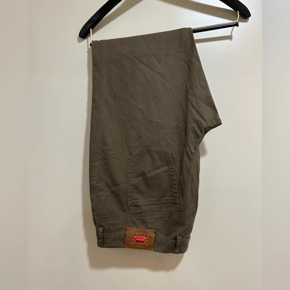 Beautiful Escada Designer Pants Made in Romania in Size 14 (46) - Picture 1 of 4
